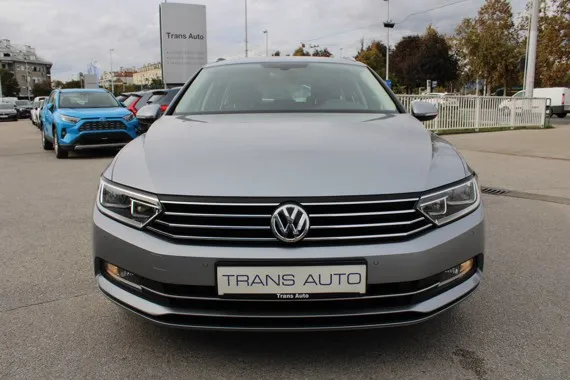 Volkswagen Passat Variant 1.6 TDi DSG *NAVIGACIJA,KAMERA* Image 2